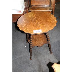 ANTIQUE WOODEN SIDE TABLE