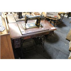 ANTIQUE SINGER SEWING MACHINE