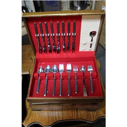 2 WOODEN SILVERWARE DISPLAY BOXES CONTAINING SILVER PLATE