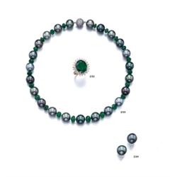 A SINGLE STRAND TAHITIAN CULTURED PEARL AND EMERALD BEAD NECKLACE...