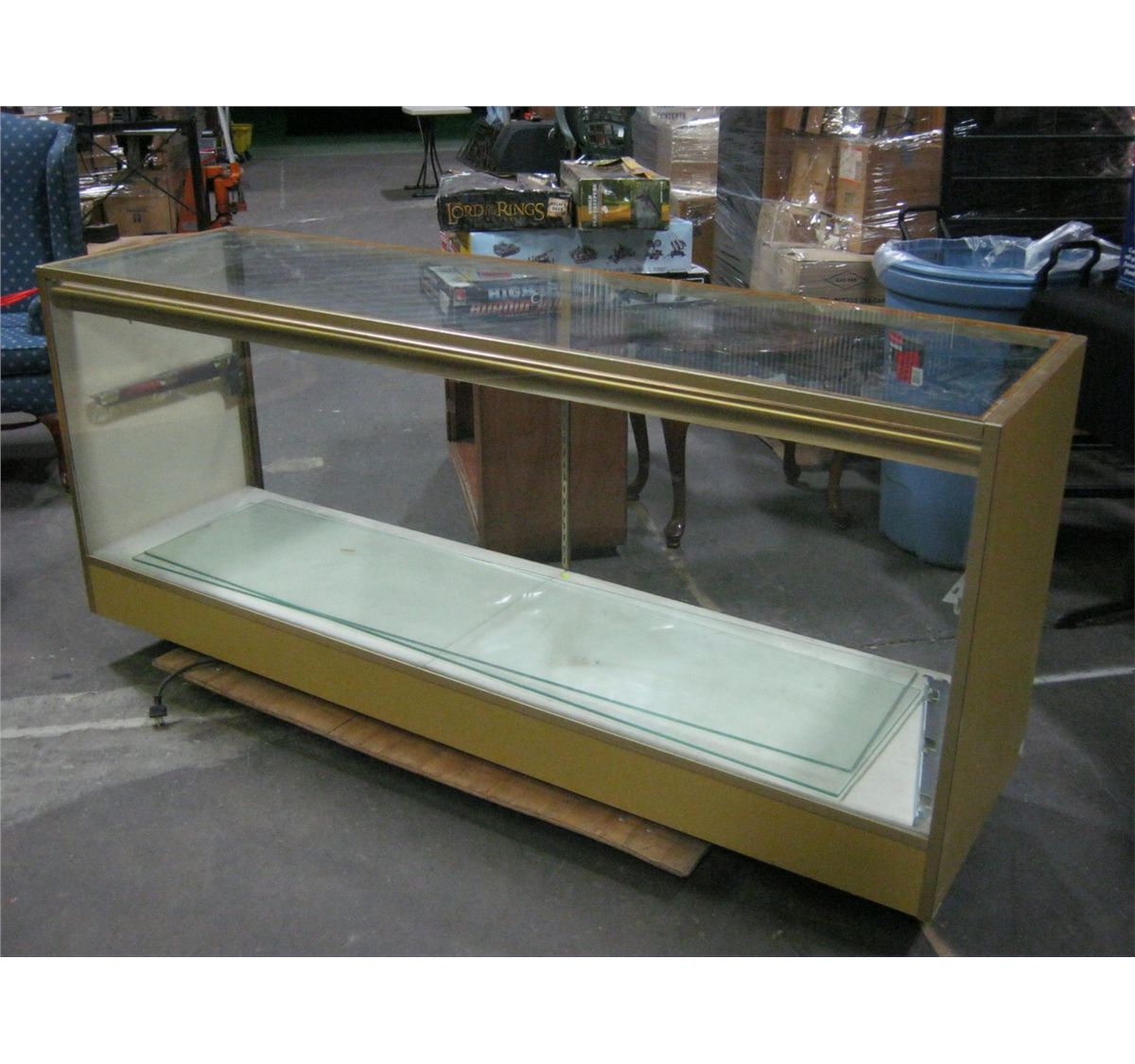 Glass Display Case With Fluorescent Lighting