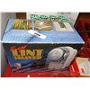Image 3 : LOCK-N-ROLL HEATED CURLER SET & LINT SHAVER