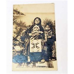 VINTAGE NATIVE AMERICAN INDIAN WOMAN & CHILDREN PHOTO POSTCARD