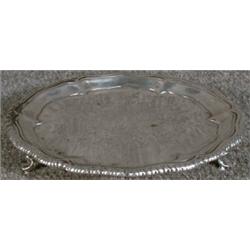 Un petit plateau en argent gravé d'époque George II, poinçons de Londres, 1754, William Peaston m...
