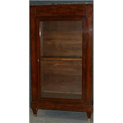 Une vitrine d'époque Directoire, vers 1800, en acajou à filets d'ébène, le plateau de marbre gris...