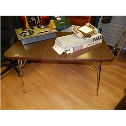 RETRO TABLE WITH LEAF AND 2 CHAIRS