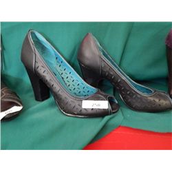 LADIES SANDLES - 6