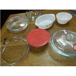 ASSORTED PYREX AND FIRE KING DISHES