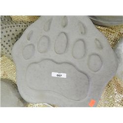CONCRETE - PAW - CLAW