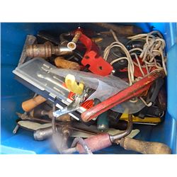 TUB OF VINTAGE DRILLS, BRACES AND OTHER
