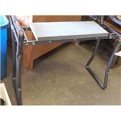 GARDEN KNEELER BENCH - NEW