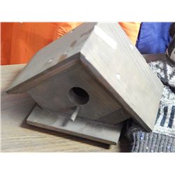 HAND CRAFTED WOOD BIRD HOUSE