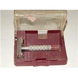 VINTAGE RAZOR WITH ORIGINAL CASE - GILLETT
