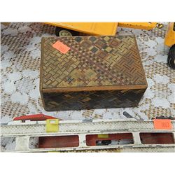 MAGIC WOOD BOX - HIDDEN OPENING