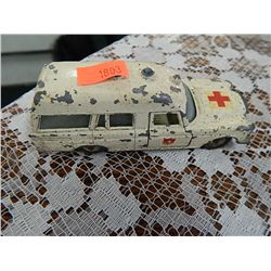 METAL WAR AMBULANCE - RED CROSS - MATCHBOX - MECEDES BENZ
