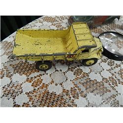 METAL DUMP TRUCK - DINKY
