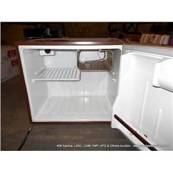 NORCOLD MINI FRIDGE (print sequence:) 2744