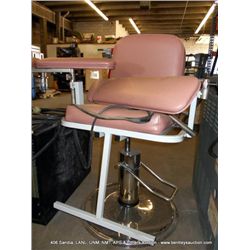 ADJUSTABLE PATIENT CHAIR