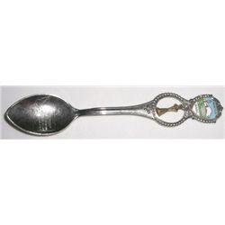 VINTAGE SEATTLE WASHINGTON COLLECTOR SPOON STAMPED *USA* WITH BEAUTIFUL WASHIGTON STATE DESIGN!!