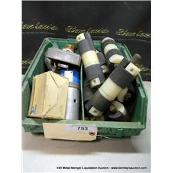 BIN: MISCELLANEOUS ELECTRICAL PLUGS 25X MONEY