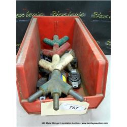 BIN: MISCELLANEOUS ELECTRICAL PLUGS 8X MONEY