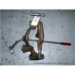 PIPE CUTTER W/ STAND BRACKET