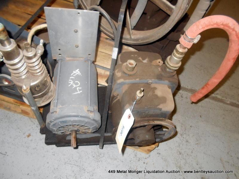 CENCO HYVAC 14 VACUUM PUMP