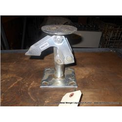 TRAILER STAND