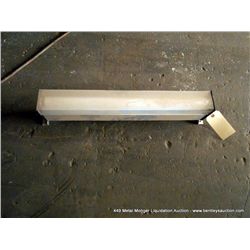 FLUORESCENT LIGHT