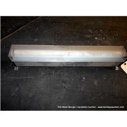 FLUORESCENT LIGHT