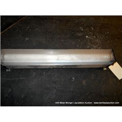 FLUORESCENT LIGHT