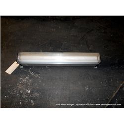 FLUORESCENT LIGHT