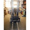 Image 2 : CAT M40D FORKLIFT 495R