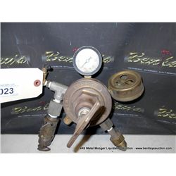 VICTOR REQUIPMENT COMPANY COMPRESSED GAS REGULATOR 30 PSI