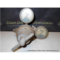 UNION CARBIDE GAS REGULATOR 3500 PSI