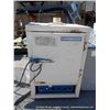 Image 1 : VWR 133OF LAB OVEN