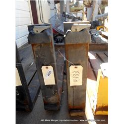 SET: FORKLIFT FORKS