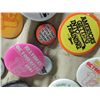 Image 3 : LOT 50+ PINS BUTTONS