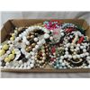 Image 2 : LOT BOX BEADED JEWELRY