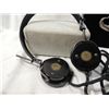 Image 3 : LOT BOX VINTAGE ITEMS HEADPHONES EXPOSURE METER