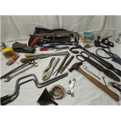 BOX LOT MISC HAND TOOLS