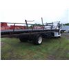 Image 2 : 1995 INTERNATIONAL 4700 TRUCK WITH BALE PICKER AND DECK