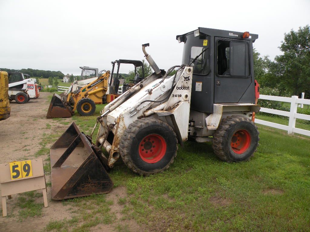 Bobcat 2410 rubber tire loader