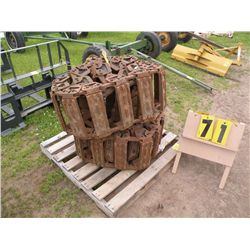 Grouser tracks for skid loader