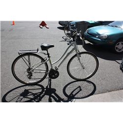 WHITE GIANT 21SP HYBRID BIKE