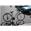 Image 1 : WHITE GIANT 21SP HYBRID BIKE