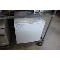 SMALL WHITE FRIGIDAIRE BAR FRIDGE