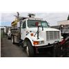 Image 2 : 2000 INTERNATIONAL DUMP TRUCK 4900 DT466E VIN 1HTSDAAR4YH283552
