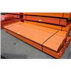 Image 2 : 1- 21' BLUE HEAVY DUTY PALLET RACKING UPRIGHT WITH 4- 11.5' X 6.5" 5000 LB CAPACITY ORANGE