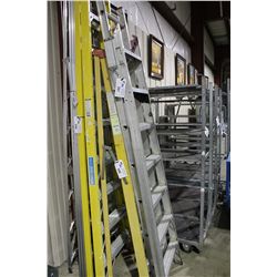 LIGHT ALUMINUM ADJUSTABLE LADDER